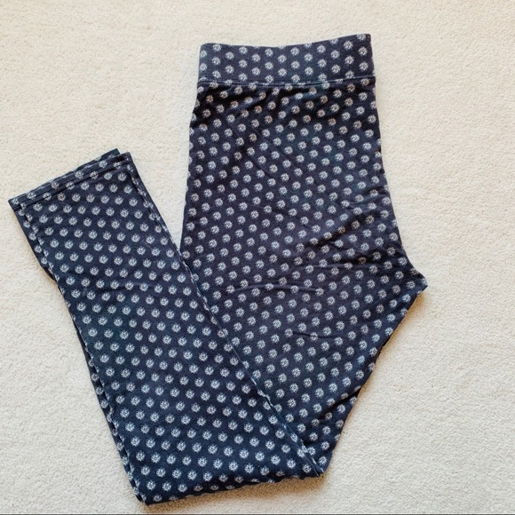 👖3/$20👖AE - hi-rise flower print leggings - Picture 1 of 5